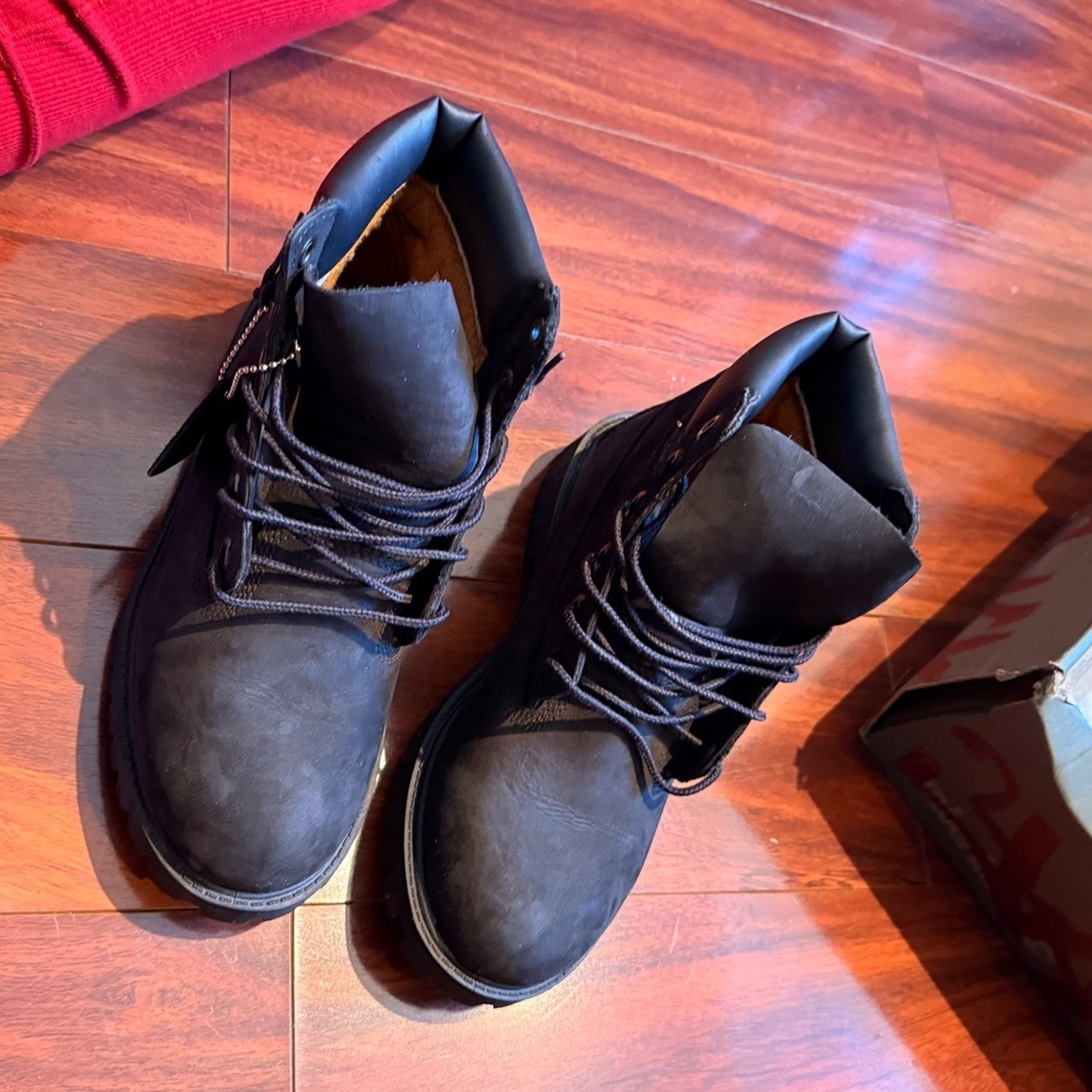 Timberland Black Nubuck Work Boot - Rugged Lug Sole - Picture 9 of 9